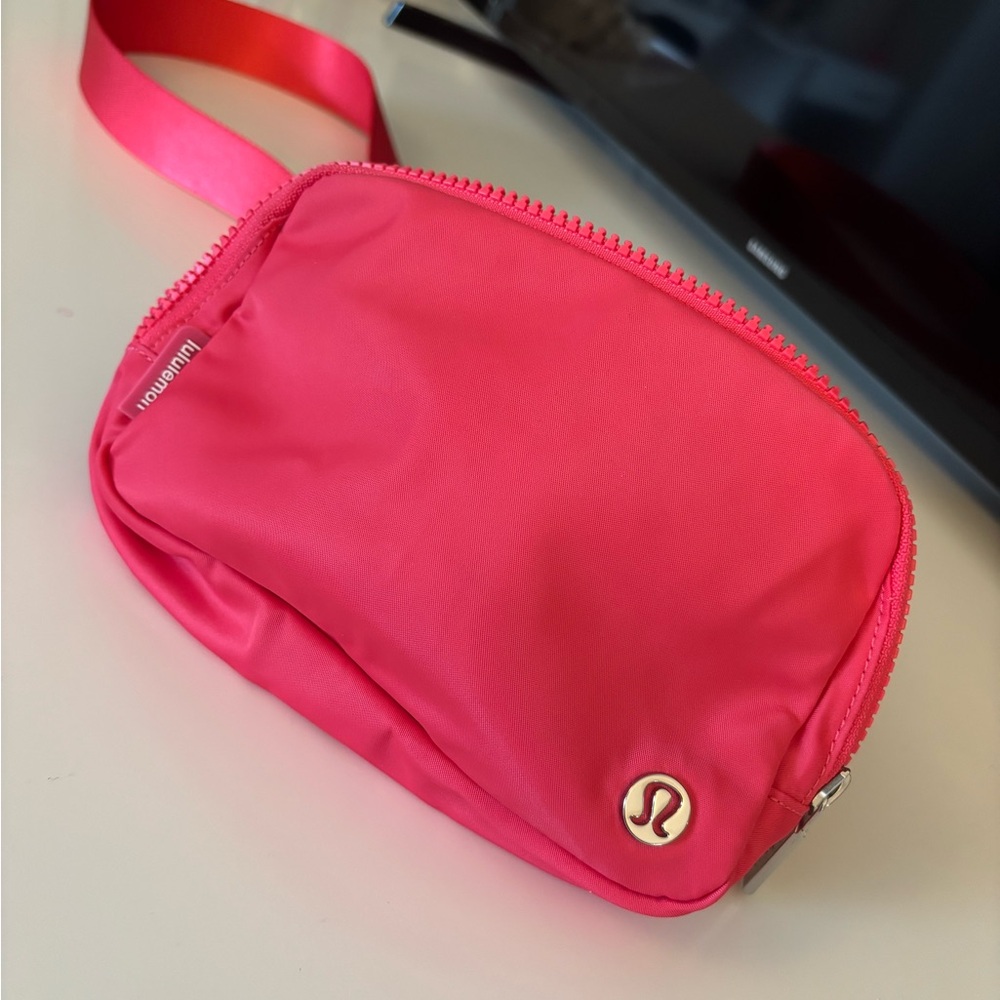 lululemon athletica bright pink coral belt bag with adjustable strap